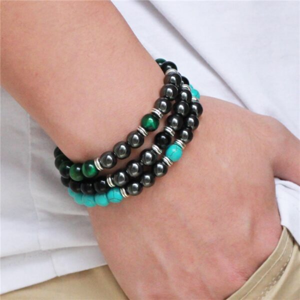 Punho com pulseiras